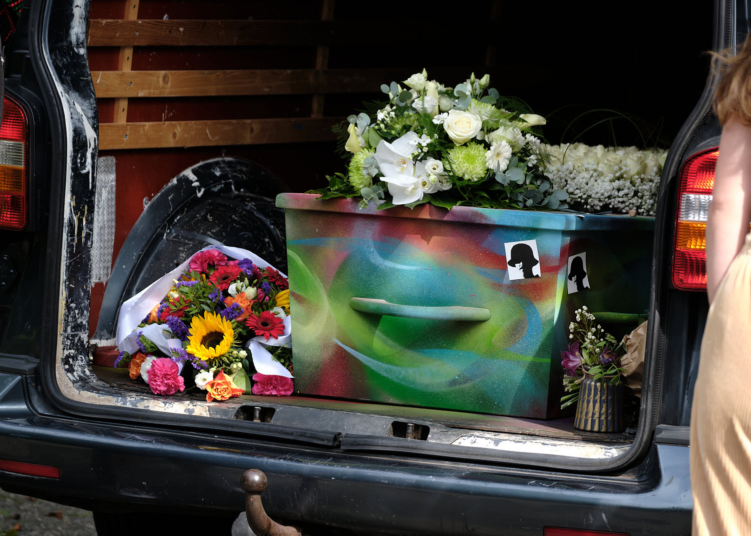 Foto van een beschilderde kist gefotografeerd door ag=gscheidsfotohgraaf Anke Olthof. Uitvaartfotograaf in Zwolle